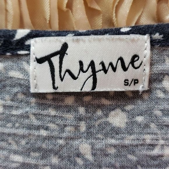 4/$20 😍Thyme Floral Blouse/Top 👚Add on item - Picture 3 of 8